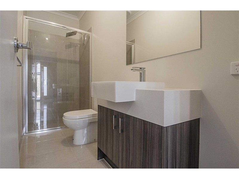 1,2/17 Lambourne Avenue, Rowville VIC 3178