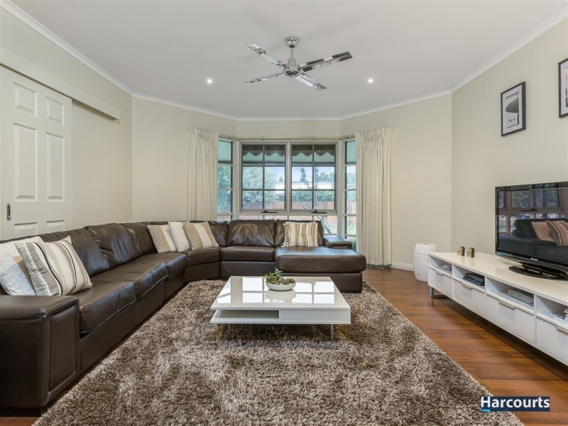 6 Halsbury Drive, Rowville VIC 3178