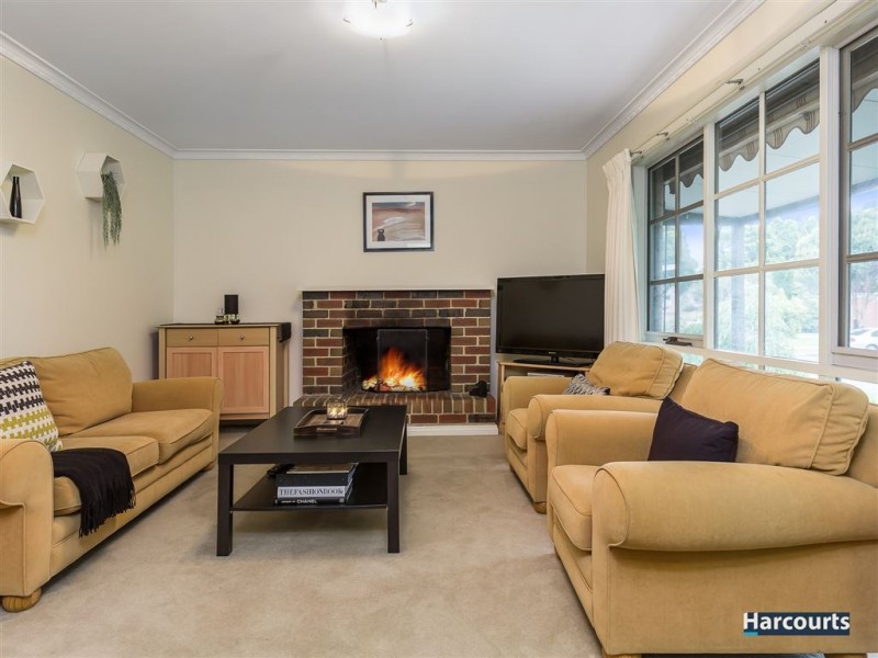 6 Halsbury Drive, Rowville VIC 3178