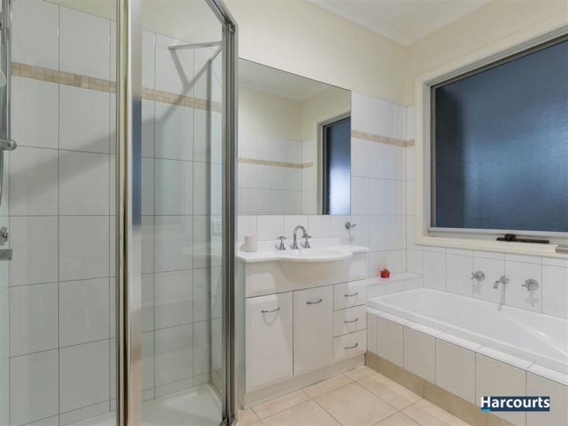 6 Halsbury Drive, Rowville VIC 3178