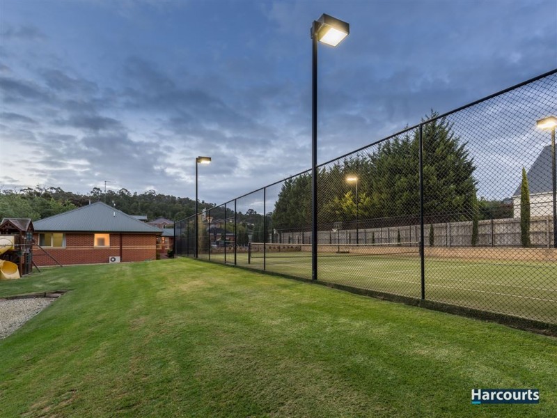 16 Forrest Hill Grove, Lysterfield South VIC 3156