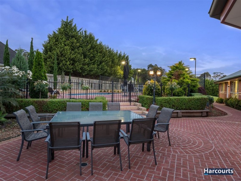 16 Forrest Hill Grove, Lysterfield South VIC 3156