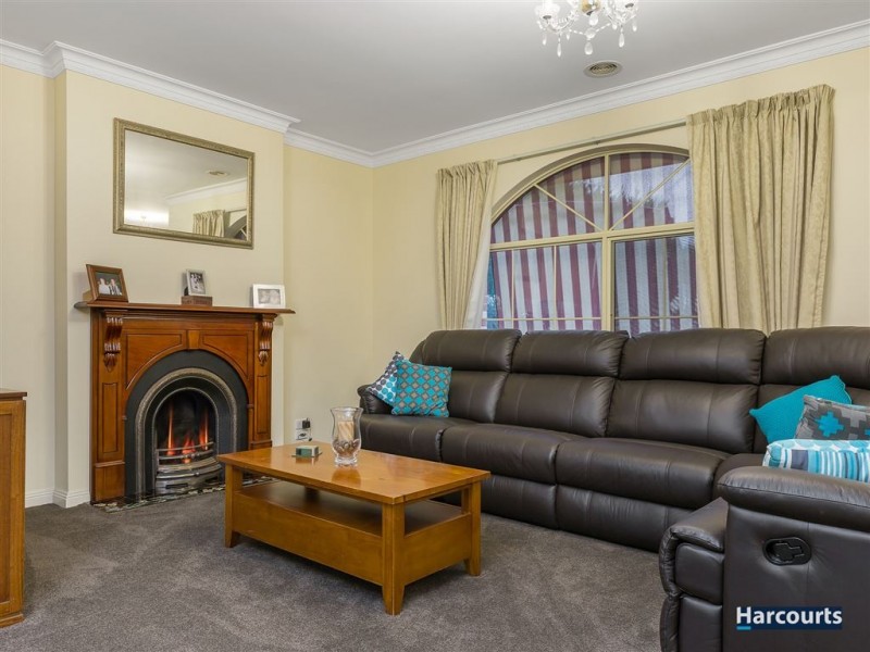 16 Forrest Hill Grove, Lysterfield South VIC 3156