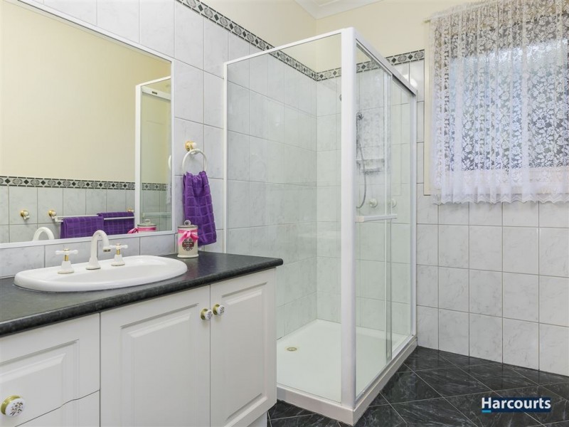 16 Forrest Hill Grove, Lysterfield South VIC 3156