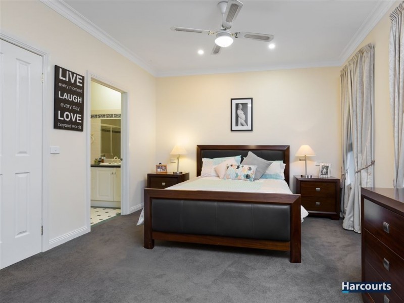 16 Forrest Hill Grove, Lysterfield South VIC 3156