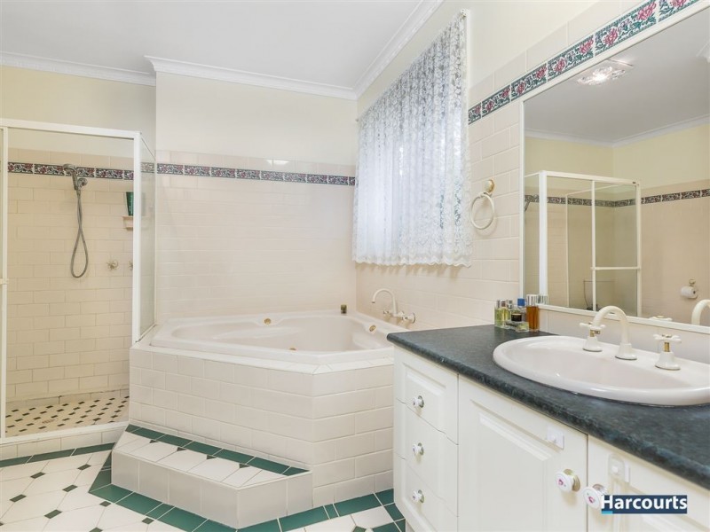 16 Forrest Hill Grove, Lysterfield South VIC 3156