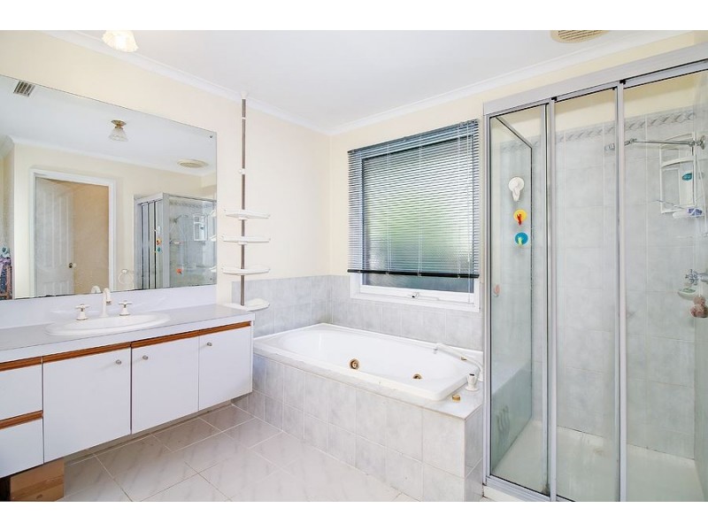 15 Pitfield Crescent, Rowville VIC 3178