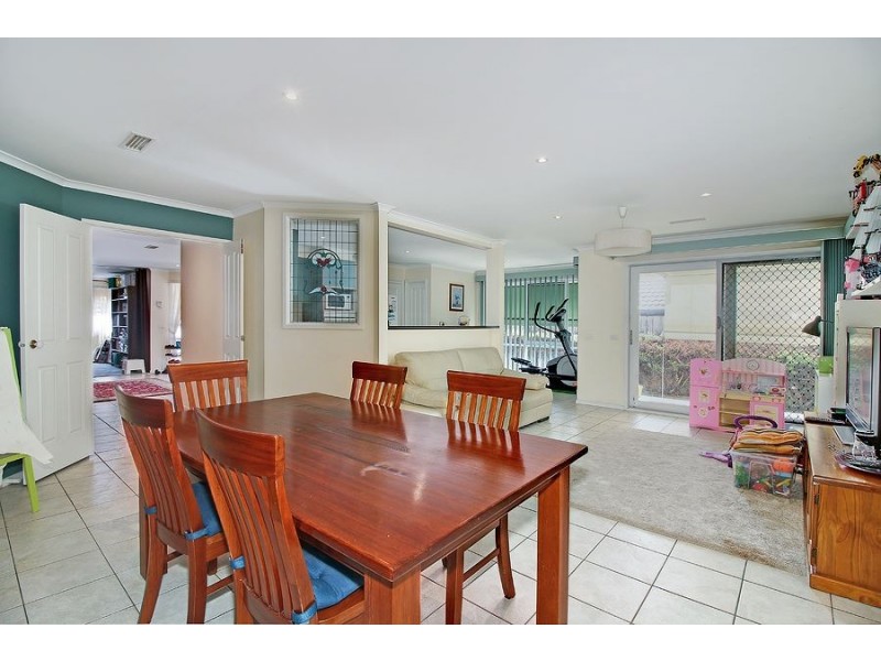 15 Pitfield Crescent, Rowville VIC 3178