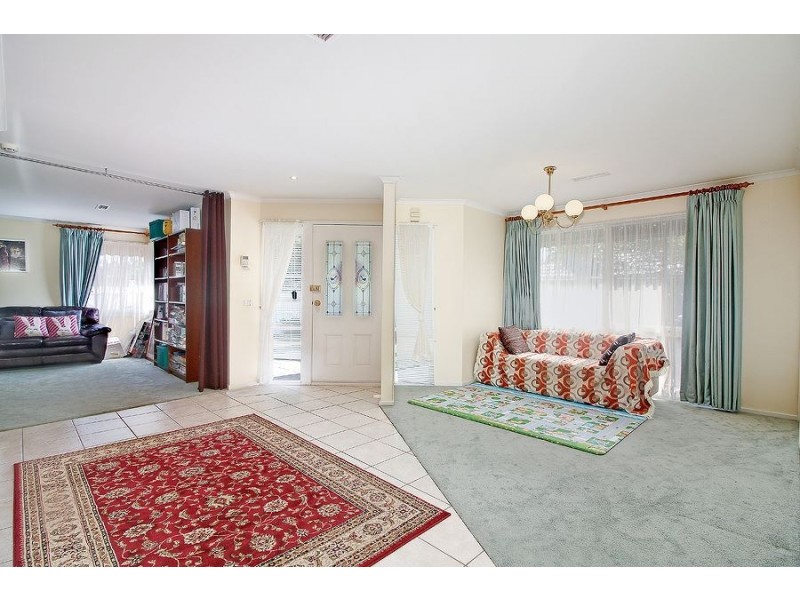 15 Pitfield Crescent, Rowville VIC 3178