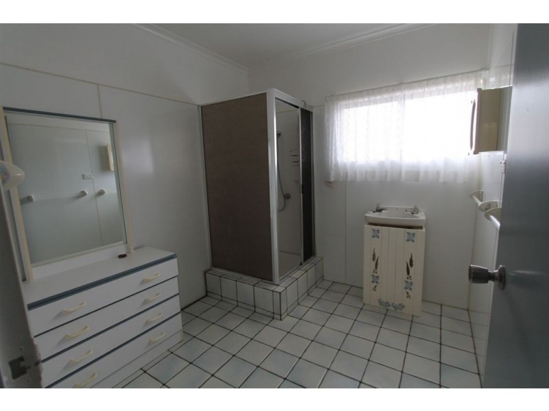 9 Hayes Street, Ayr QLD 4807