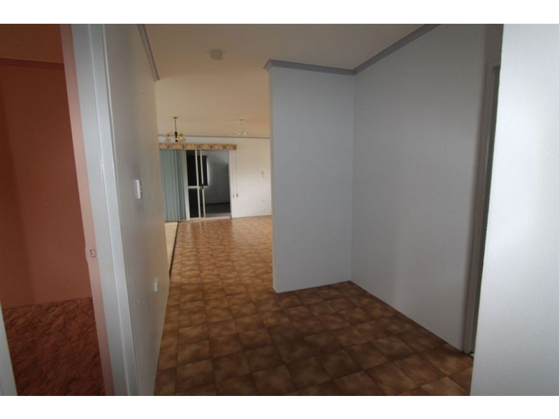 9 Hayes Street, Ayr QLD 4807
