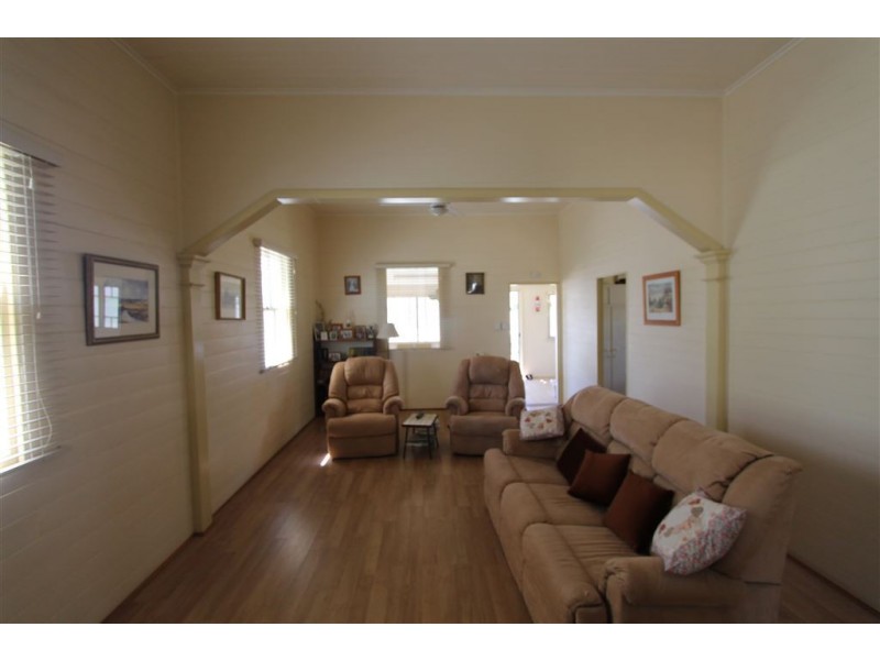 102 Tenth Avenue, Home Hill QLD 4806