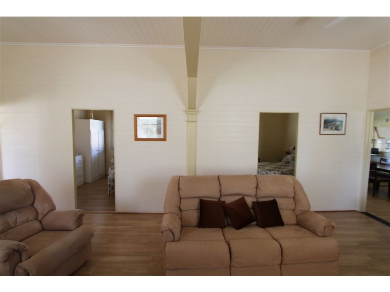 102 Tenth Avenue, Home Hill QLD 4806