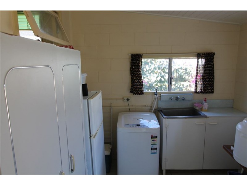102 Tenth Avenue, Home Hill QLD 4806