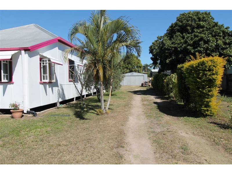 102 Tenth Avenue, Home Hill QLD 4806