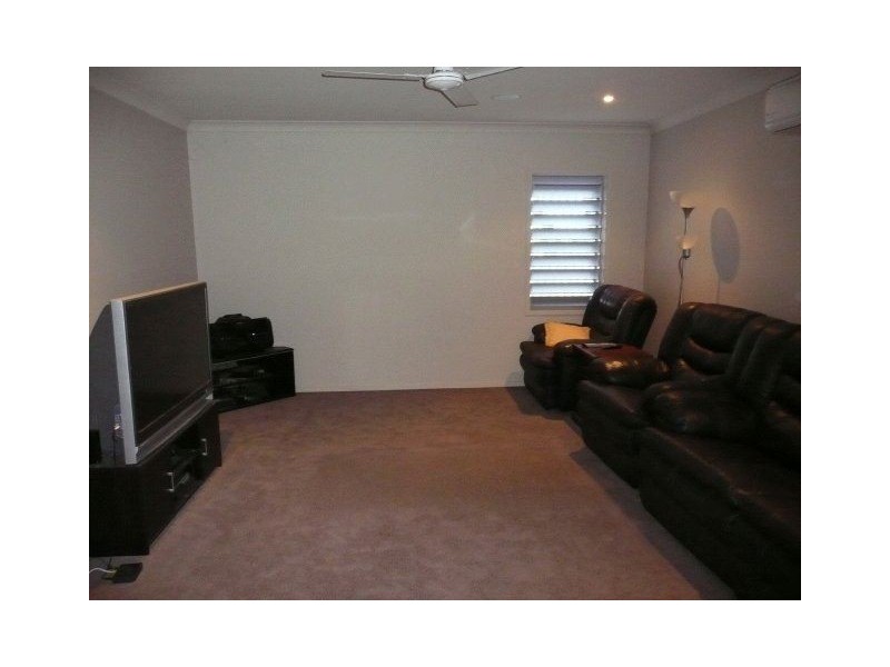 39 Castorina Drive, Mount Kelly QLD 4807