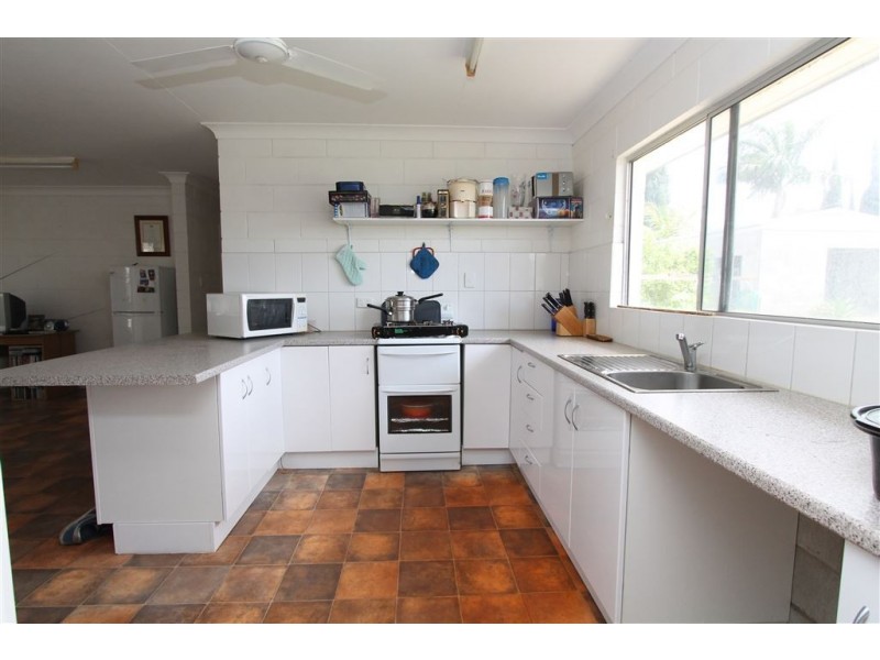 2/20 Parker Street, Ayr QLD 4807