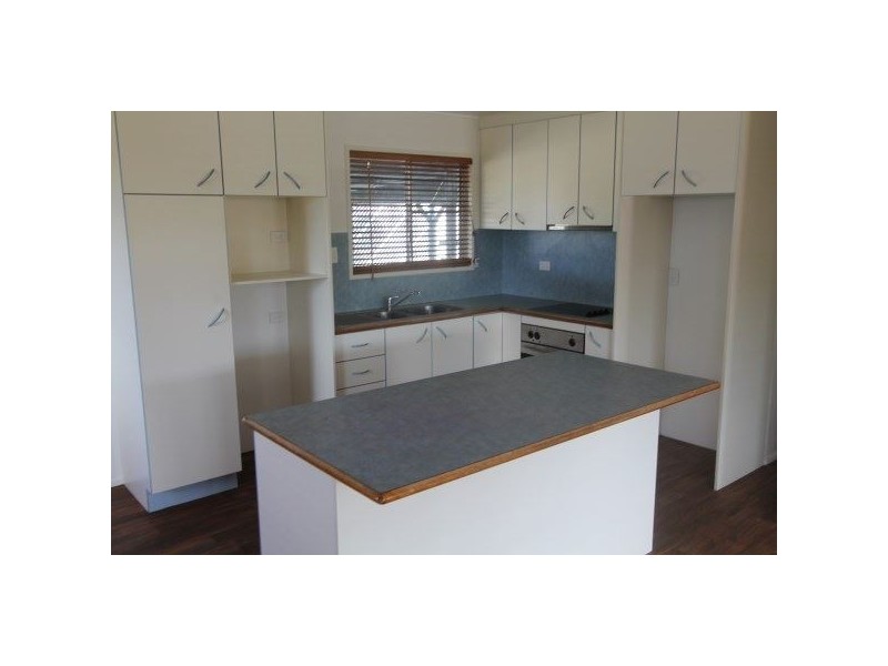 119 Tenth Avenue, Home Hill QLD 4806