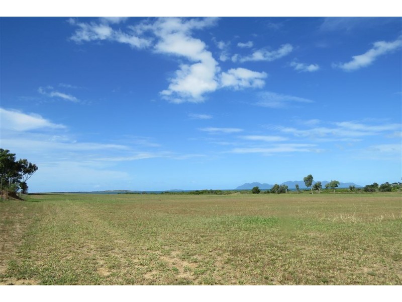 14 McDonald Close, Bowen QLD 4805