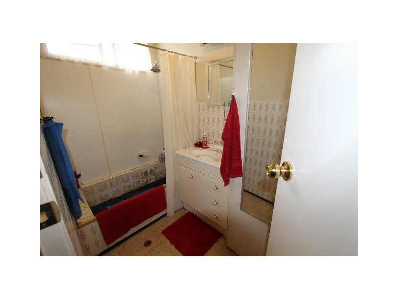 20 Moss Street, Ayr QLD 4807
