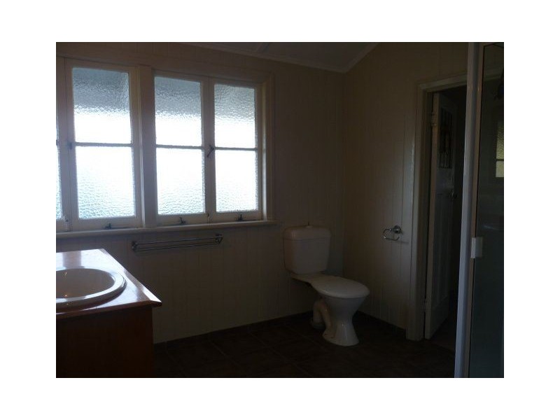 99 Ninth Avenue, Home Hill QLD 4806