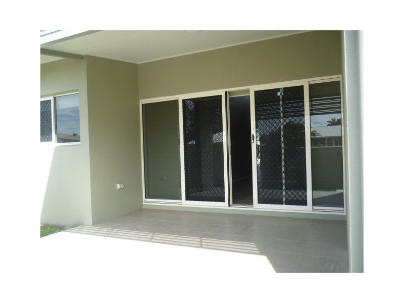 2/6-8 Queen Street, Ayr QLD 4807