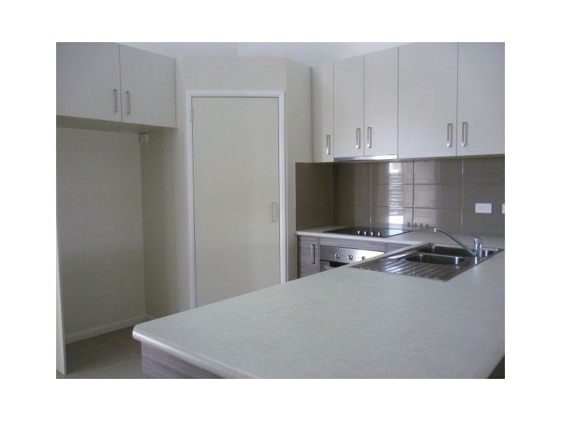 2/6-8 Queen Street, Ayr QLD 4807