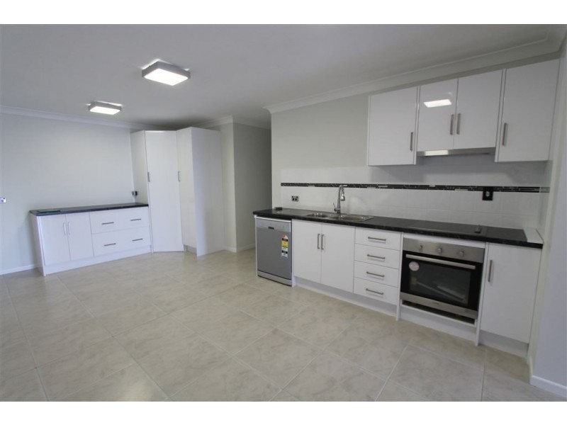 02/202 Queen Street, Ayr QLD 4807