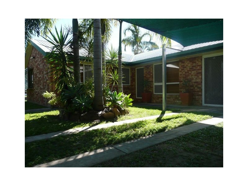 11 Seventh Avenue, Home Hill QLD 4806