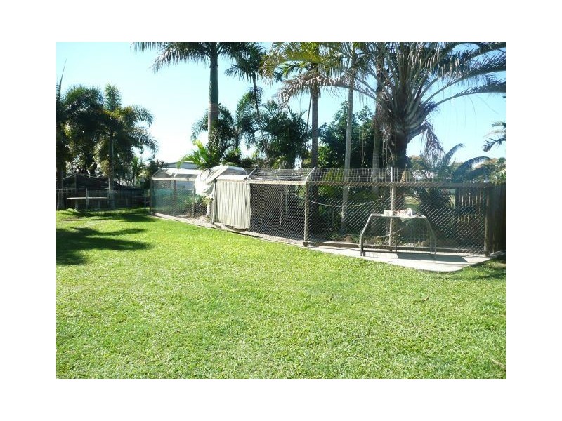 11 Seventh Avenue, Home Hill QLD 4806