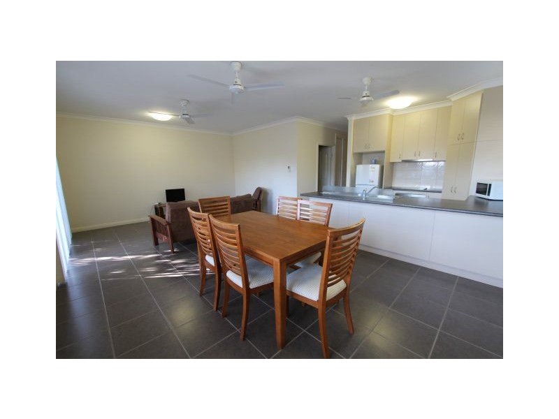 2/163 Chippendale Street, Ayr QLD 4807