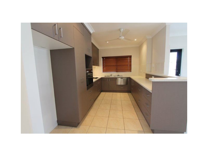 2/7 Rossiter Street, Ayr QLD 4807