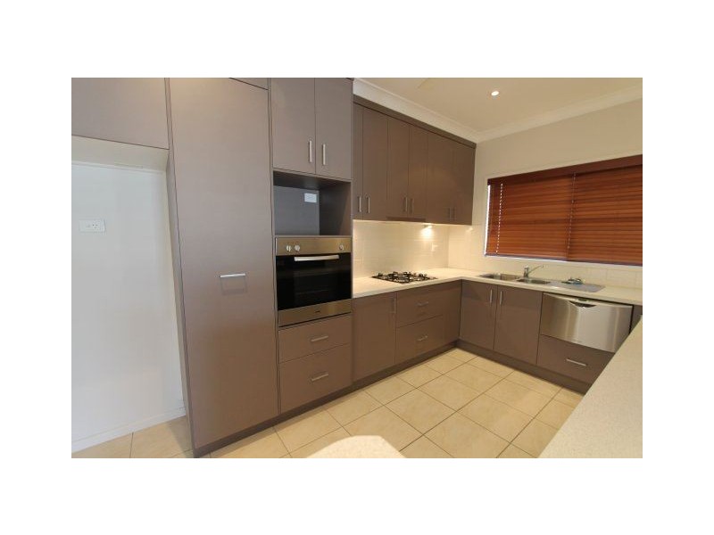 2/7 Rossiter Street, Ayr QLD 4807