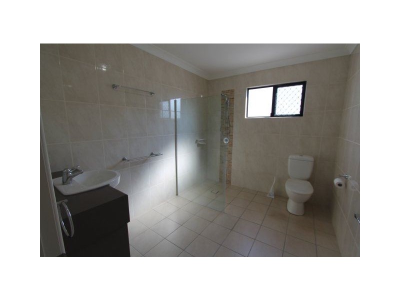 2/7 Rossiter Street, Ayr QLD 4807