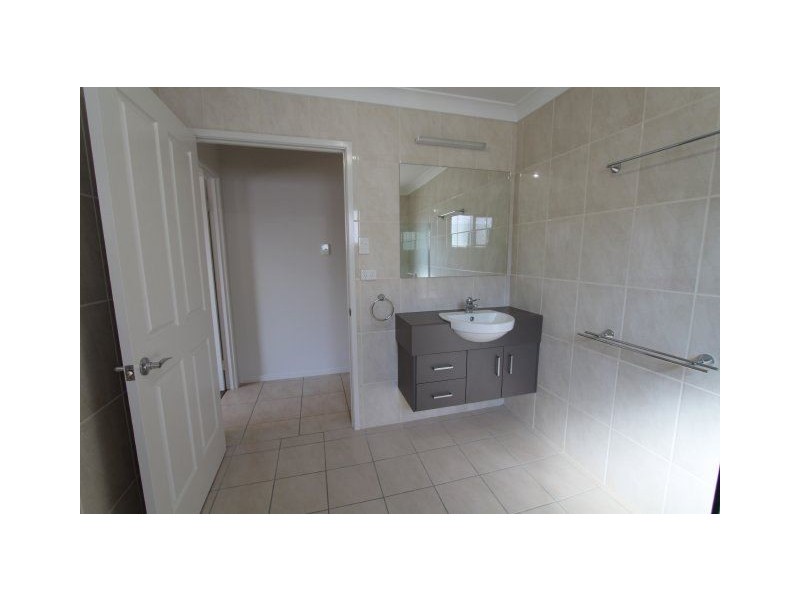 2/7 Rossiter Street, Ayr QLD 4807