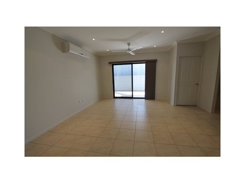 2/7 Rossiter Street, Ayr QLD 4807