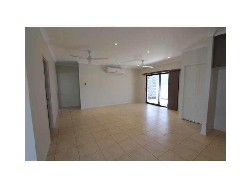 2/7 Rossiter Street, Ayr QLD 4807