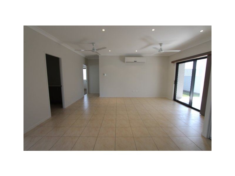 2/7 Rossiter Street, Ayr QLD 4807