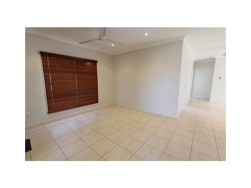 2/7 Rossiter Street, Ayr QLD 4807