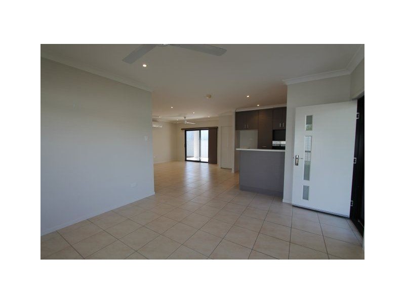 2/7 Rossiter Street, Ayr QLD 4807