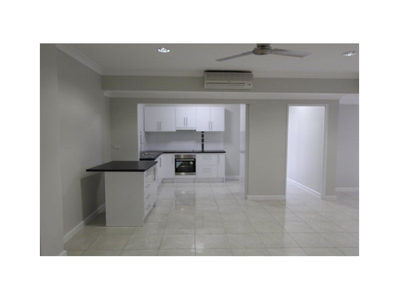 4/202 Queen Street, Ayr QLD 4807