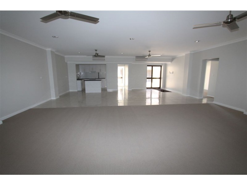 4/202 Queen Street, Ayr QLD 4807