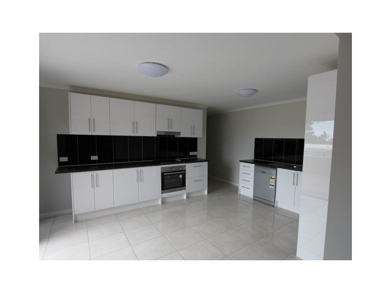 3/202 Queen Street, Ayr QLD 4807