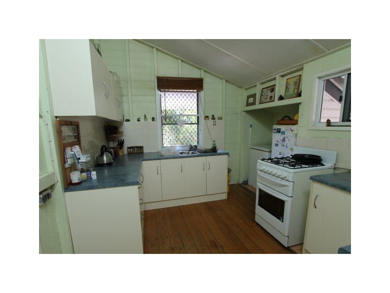 8 Little Young Street, Ayr QLD 4807