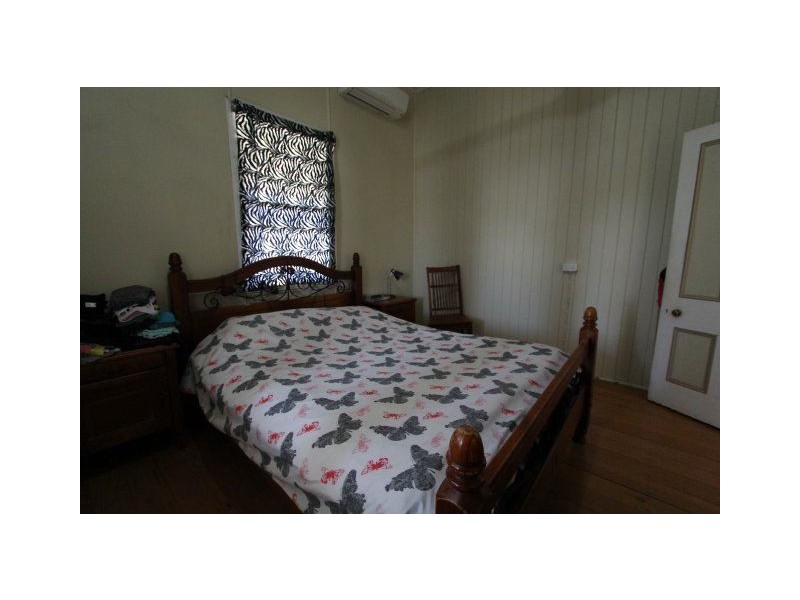 8 Little Young Street, Ayr QLD 4807