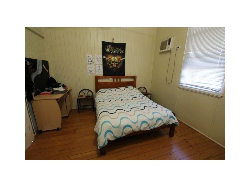 8 Little Young Street, Ayr QLD 4807