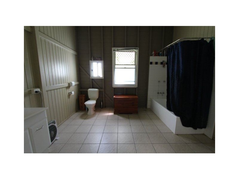8 Little Young Street, Ayr QLD 4807
