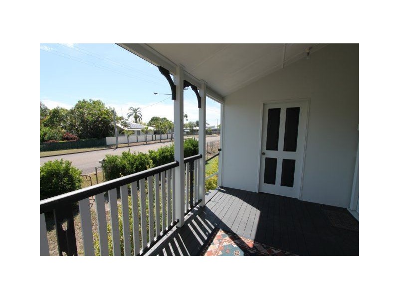8 Little Young Street, Ayr QLD 4807