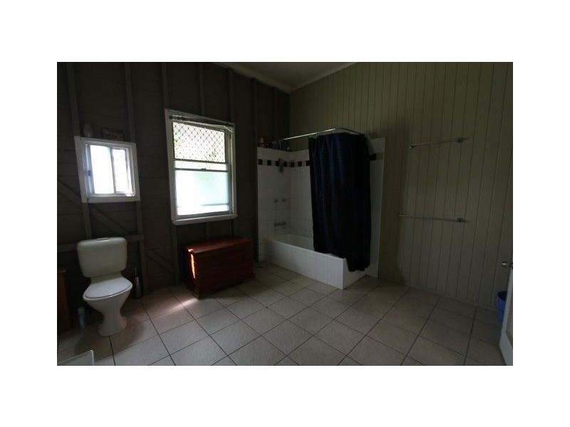 8 Little Young Street, Ayr QLD 4807