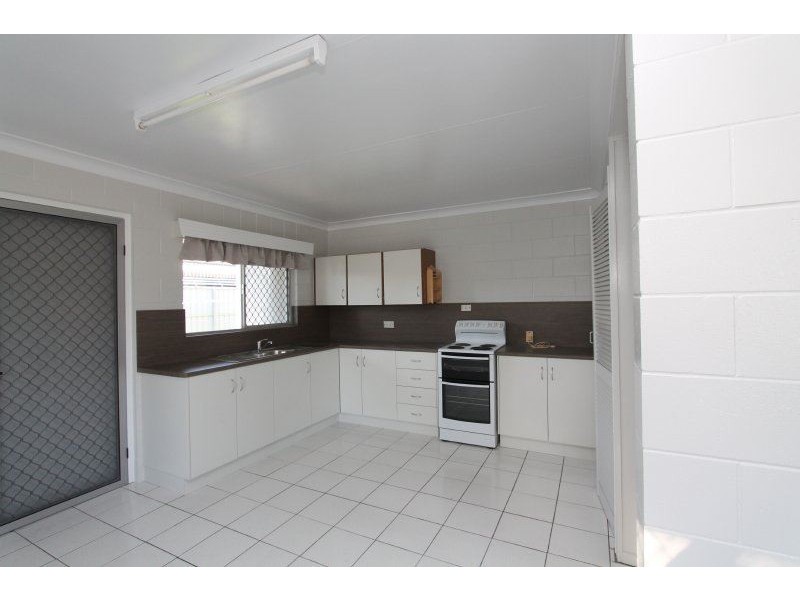 1/60 Burke Street, Ayr QLD 4807